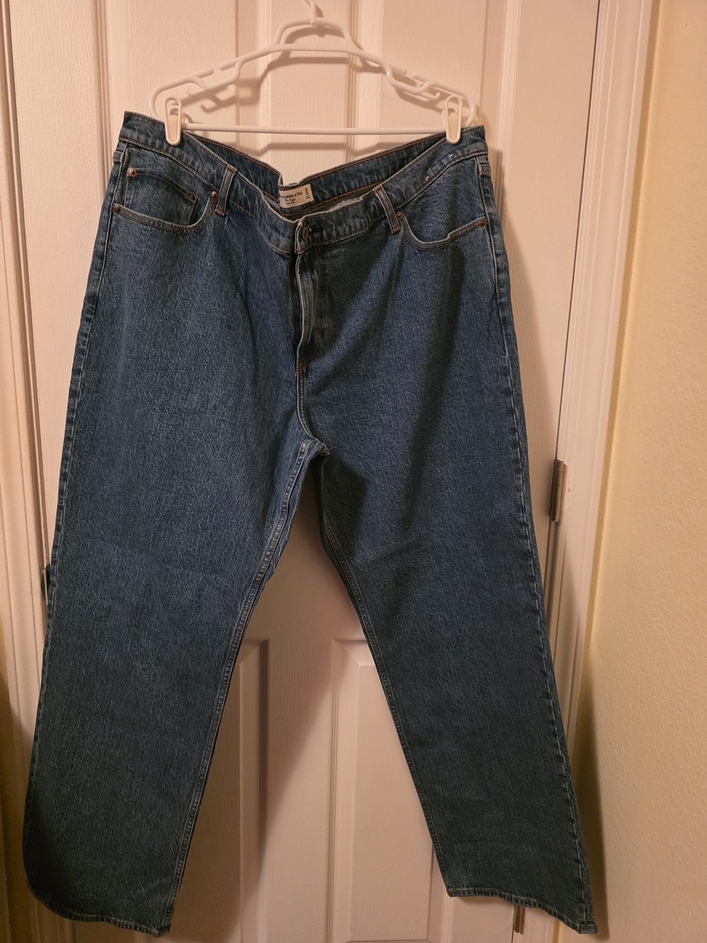 Abercrombie & Fitch The Baggy Low Rise Jeans Blue Denim Size 35 / 20 NWOT
